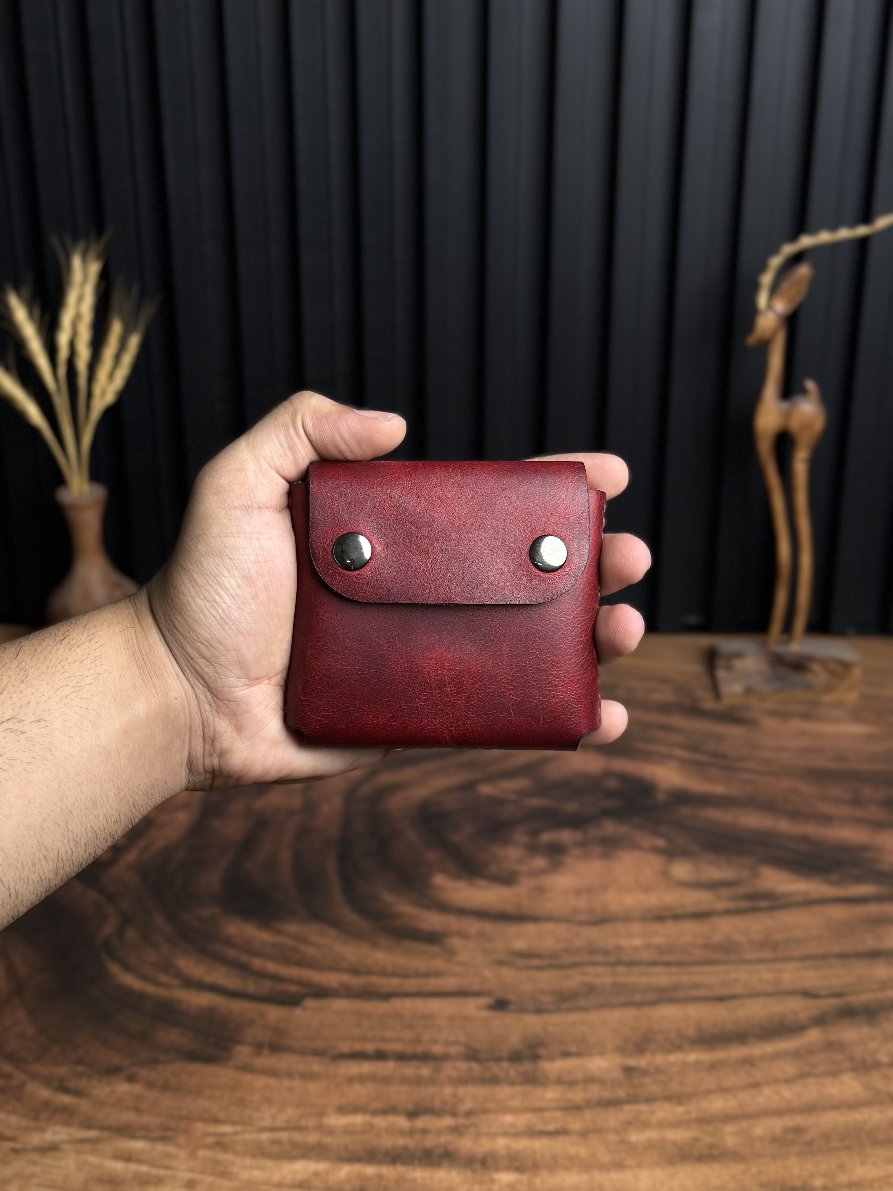 محفظة جلد طبيعي c2