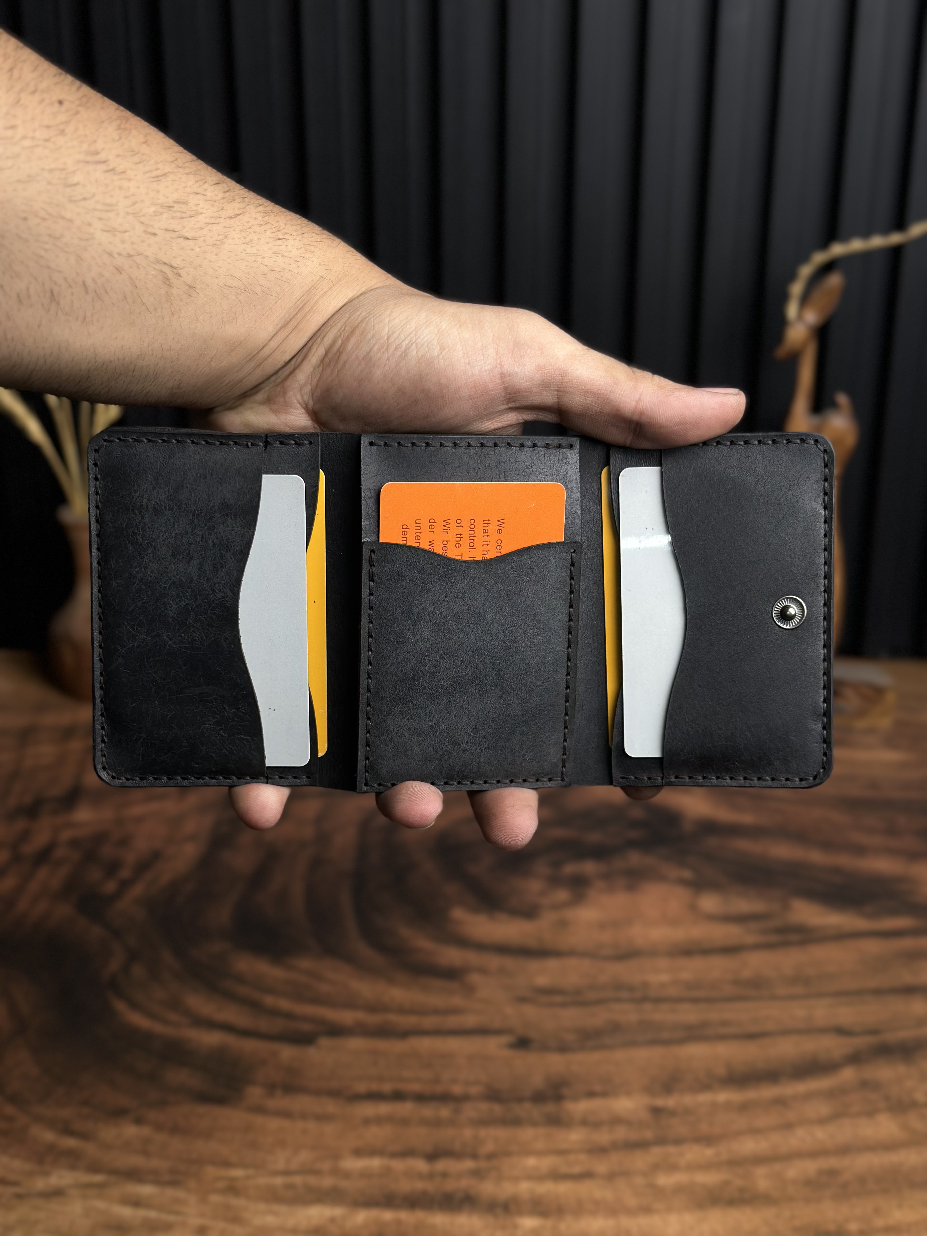 محفظة جلد طبيعي c15