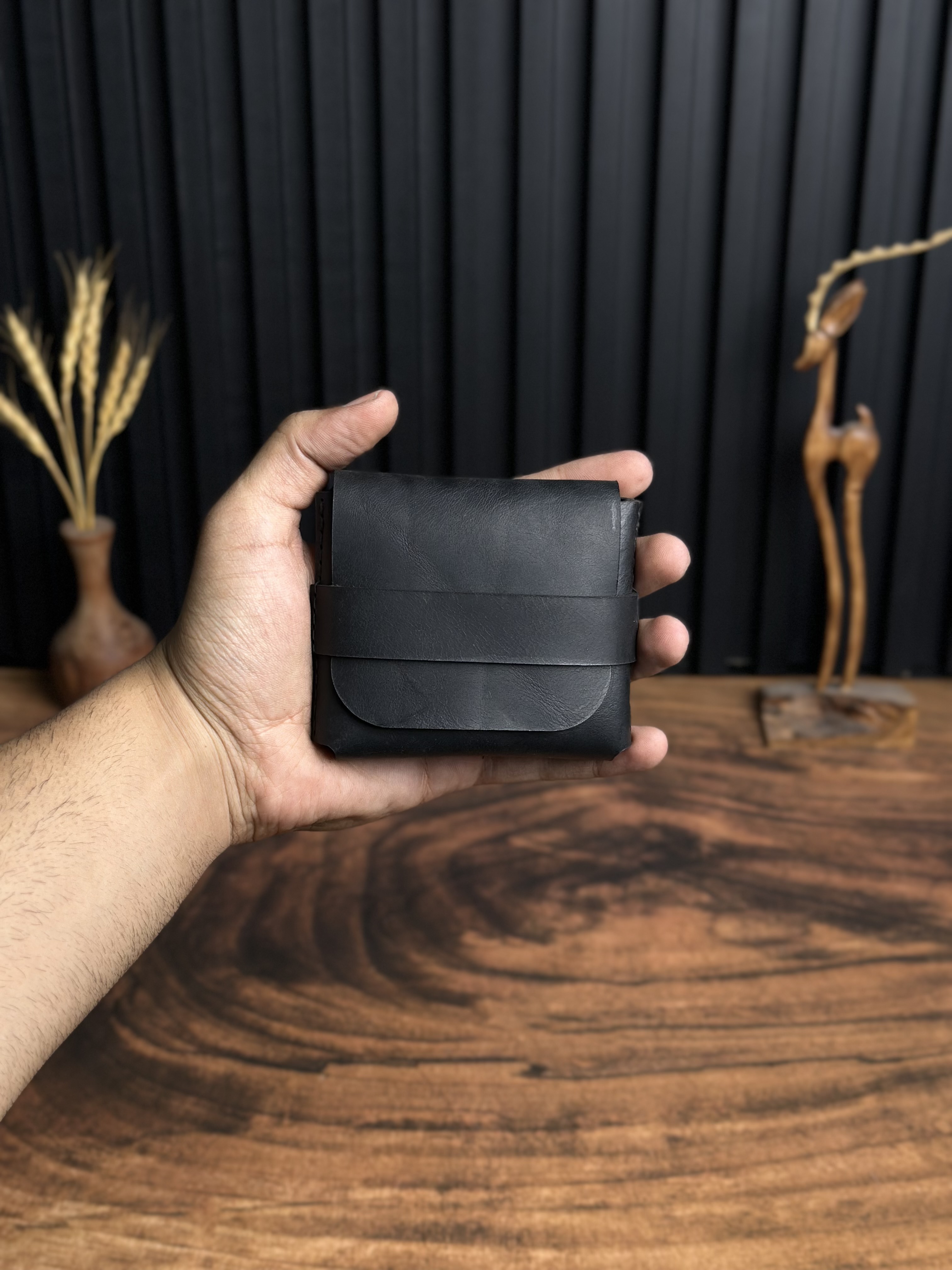 محفظة جلد طبيعي c16